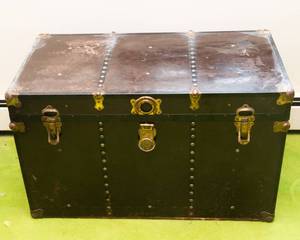 lot 198 image: Vintage Trunk  34 L x 18 W x 21 T