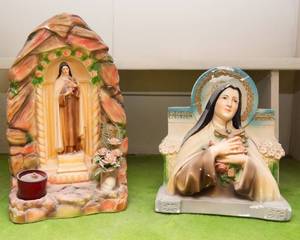 lot 188 image: Set of 2 Vintage St Therese Religious Ceramics  Possibly Chalkware