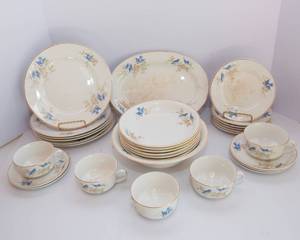 lot 226 image: Early 1900s Vintage Knowles Taylor KT&K Bluebird China Set