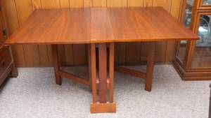 lot 230 image: Mid-Century Modern Extendable Dining Table