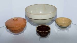 lot 254 image: Vintage Stoneware Bowls