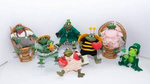 lot 265 image: Collection of Frog Figurines  Many Russ Collectibles