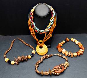 lot 250 image: Set of 5 Chunky Wooden Necklaces