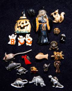 lot 272 image: Assortment of Miscellaneous Pins  Includes Halloween-Themed Pins