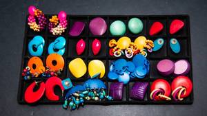 lot 277 image: Set of 16 Pairs of Vintage Colorful Wooden Earrings