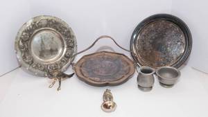 lot 271 image: Collection of Silverplate and Silver-Tone Items