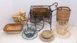 lot 289 image: Assortment of Planters