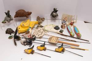 lot 285 image: Garden Figurines and Signs