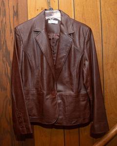 lot 6 image: Worthington Womens Leather Jacket  BurgundyBrown, Size Large