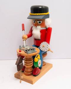 lot 8 image: Vintage Steinbach Nutcracker Music Box