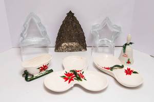 lot 339 image: Vintage Christmas Servingware