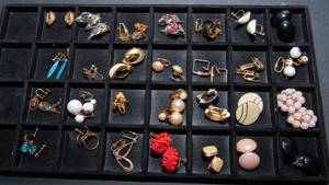 lot 355 image: Set of 28 Pairs of Vintage Clip-On Earrings