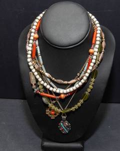 lot 370 image: Set of 6 Colorful Necklaces