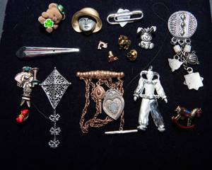 lot 380 image: Set of 16 Pins