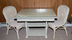 lot 354 image: Vintage White Wicker Table with 2 Chairs  Crackled Patina