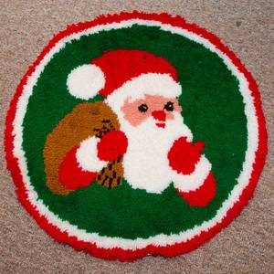 lot 351 image: Vintage Latch Hook Santa Tree Skirt  33.5 Diameter