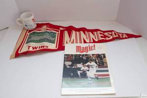 lot 372 image: Minnesota Twins Collectibles