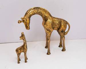 lot 374 image: Solid Brass Giraffe and Giraffe Baby Figurine