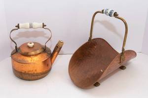 lot 378 image: Vintage Copper Teapot and Copper Tray with Handle
