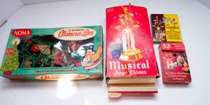 lot 436 image: Vintage Christmas Dcor  Musical Angel Chimes & Cardinal String Lights