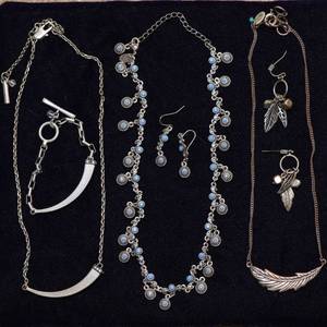lot 460 image: Lot of Three Silvertone Jewelry Sets