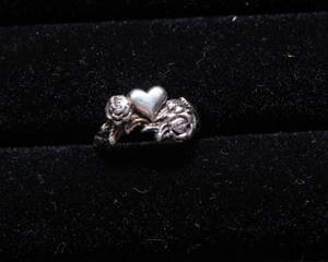 lot 494 image: Sterling Silver Ring  Size 4