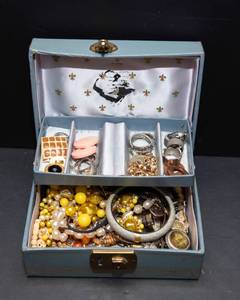 lot 520 image: Jewelry Box Full of Jewelry