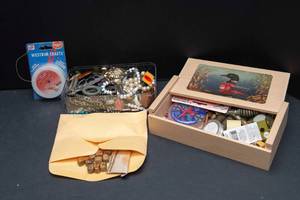 lot 527 image: Beading & Jewelry-Making Lot  Assorted Items