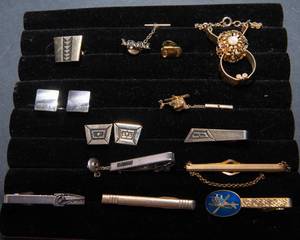 lot 536 image: Vintage Tie Bars and Cuff Links