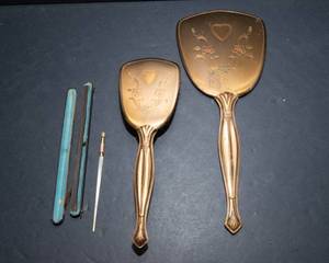 lot 449 image: Gold-Tone Vanity Set & Antique Mother-of-Pearl Dip Pen
