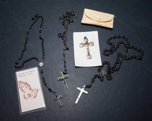lot 450 image: Set of Vintage Rosaries