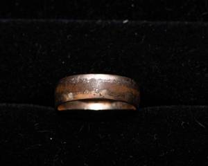 lot 560 image: Vintage 14K Gold Ring  Size 8