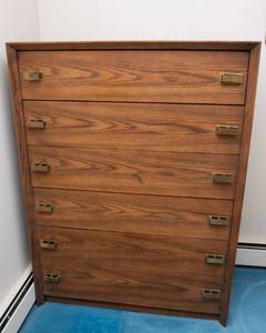 lot 462 image: Bassett Mid-Century Modern Tallboy Dresser  40W x 19D x 54T
