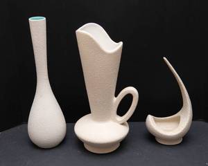 lot 459 image: Set of Three White Decorative Vases
