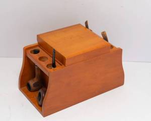 lot 411 image: Vintage Pipes and Pipe Holder