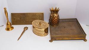 lot 479 image: Assorted Brass Items  Decorative & Collectible Lot