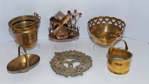 lot 511 image: Brass Items & Small Metal Windmill  Assorted Lot