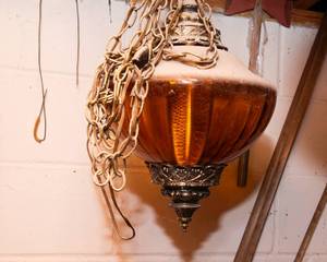 lot 435 image: Vintage Amber Swag Light