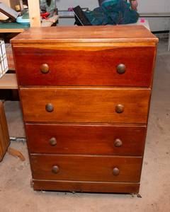 lot 518 image: Small Wooden Dresser  23.5 x 13.5 x 33T