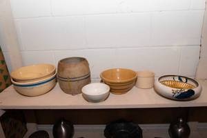 lot 424 image: Stoneware Bowls and Planters  Vintage Lot