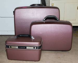 lot 535 image: Vintage Samsonite Luggage Set  Three Pieces