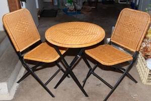 lot 531 image: Wicker & Metal Folding Table and Chairs