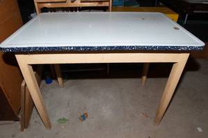 lot 502 image: Vintage Enamelware Work Table  40.5 x 25 x 30T