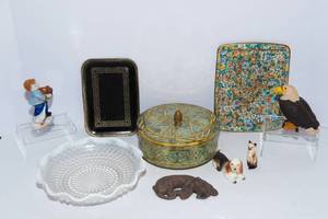 lot 513 image: Miscellaneous Figurines & Hobnail Bowl