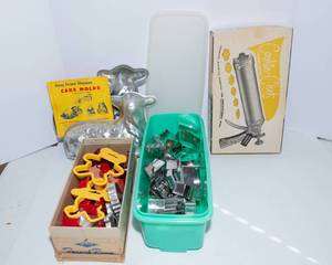 lot 516 image: Vintage Metal Baking Lot  Cookie Cutters, Lamb Cake Mold & Cookie Press