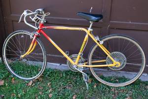 lot 582 image: Vintage Yellow Lightweight 500 Bicycle