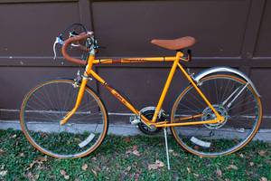 lot 584 image: Vintage Huffy 10-Speed Desperado Bicycle  Retro