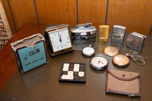 lot 482 image: Assorted Vintage Timepieces and Accessories