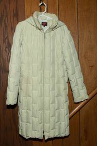 lot 521 image: Gallery Light Green Parka  Size Large
