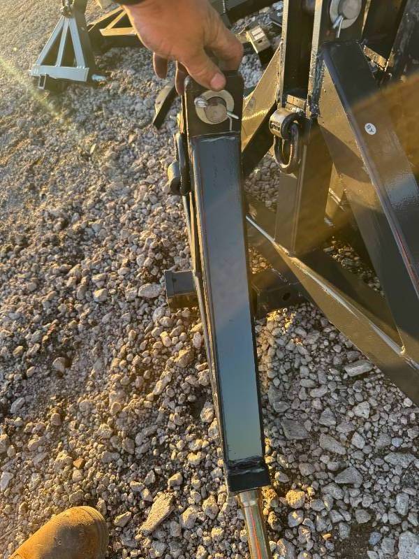 lot 39 image: Unused 2025 WOLVERINE Skid Steer Class 2 Quick Hitch